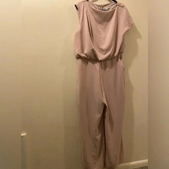 Trina Turk wide leg jumpsuit - beige - size 12 - great condtion pockets - Picture 1 of 11